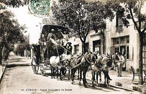 Aumale - Depart du Courrier de Bouira - 1908